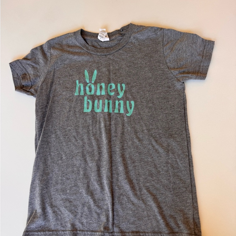 6-8 boys “honey bunny” grey short sleeve shirt